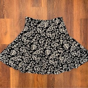 Liz Claiborne Villager Skirt Women’s Size 10 Black/White Floral EUC Knee Length